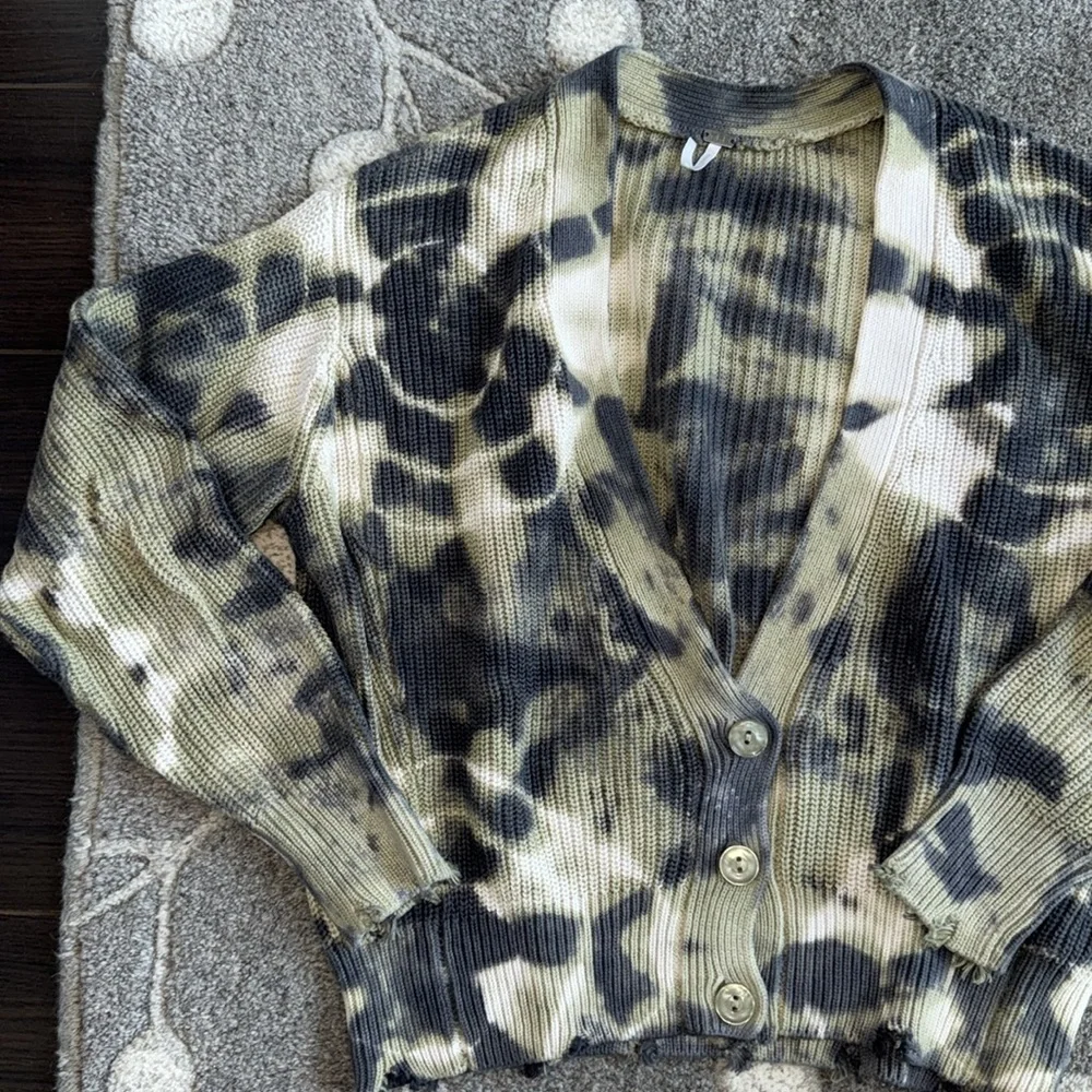 YOUNG FABULOUS & BROKE Stylish Tie-Dye Button-Up Women Sweater